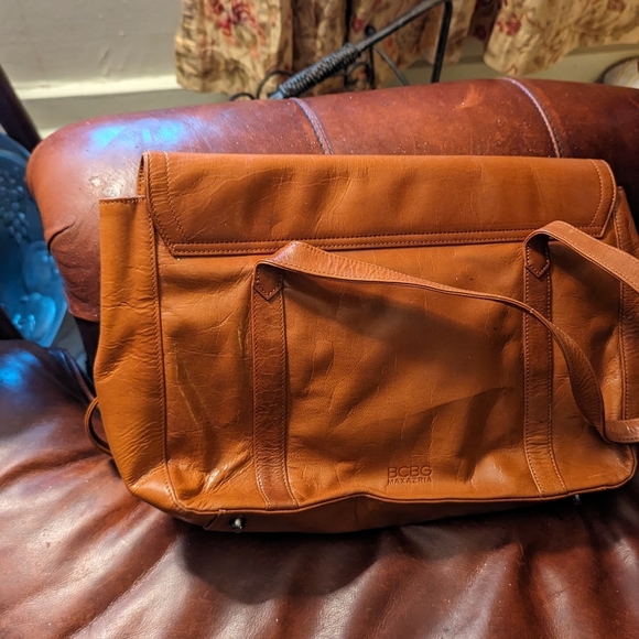 Vintage BCBG PARIS Tan Leather handbag medium ized - Picture 2 of 14